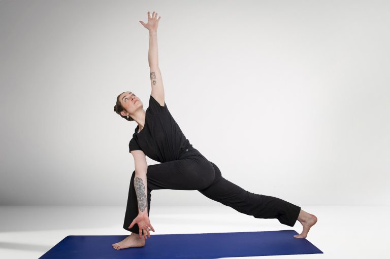 fente en torsion yoga